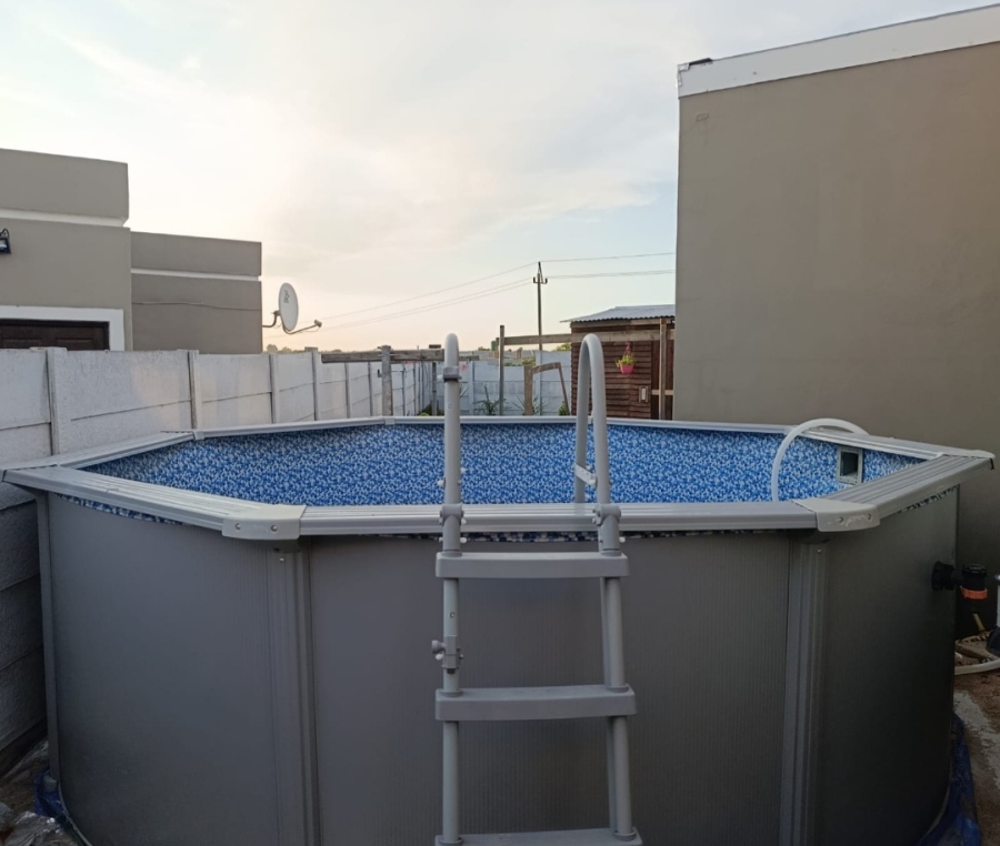 To Let 4 Bedroom Property for Rent in Hopefield Western Cape